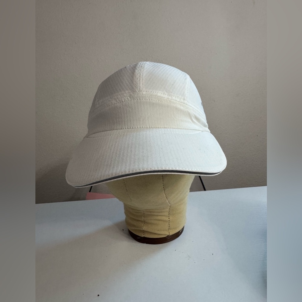 Lululemon - Fast and Free Running Hat in Bone - Picture 4 of 4